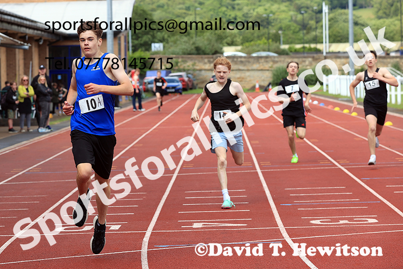 Boys 300 metres, 2025 Northumberland Schools Track and Fields, Wentworth, Hexham. Photo: David T. Hewitson/Sports for All Pics
